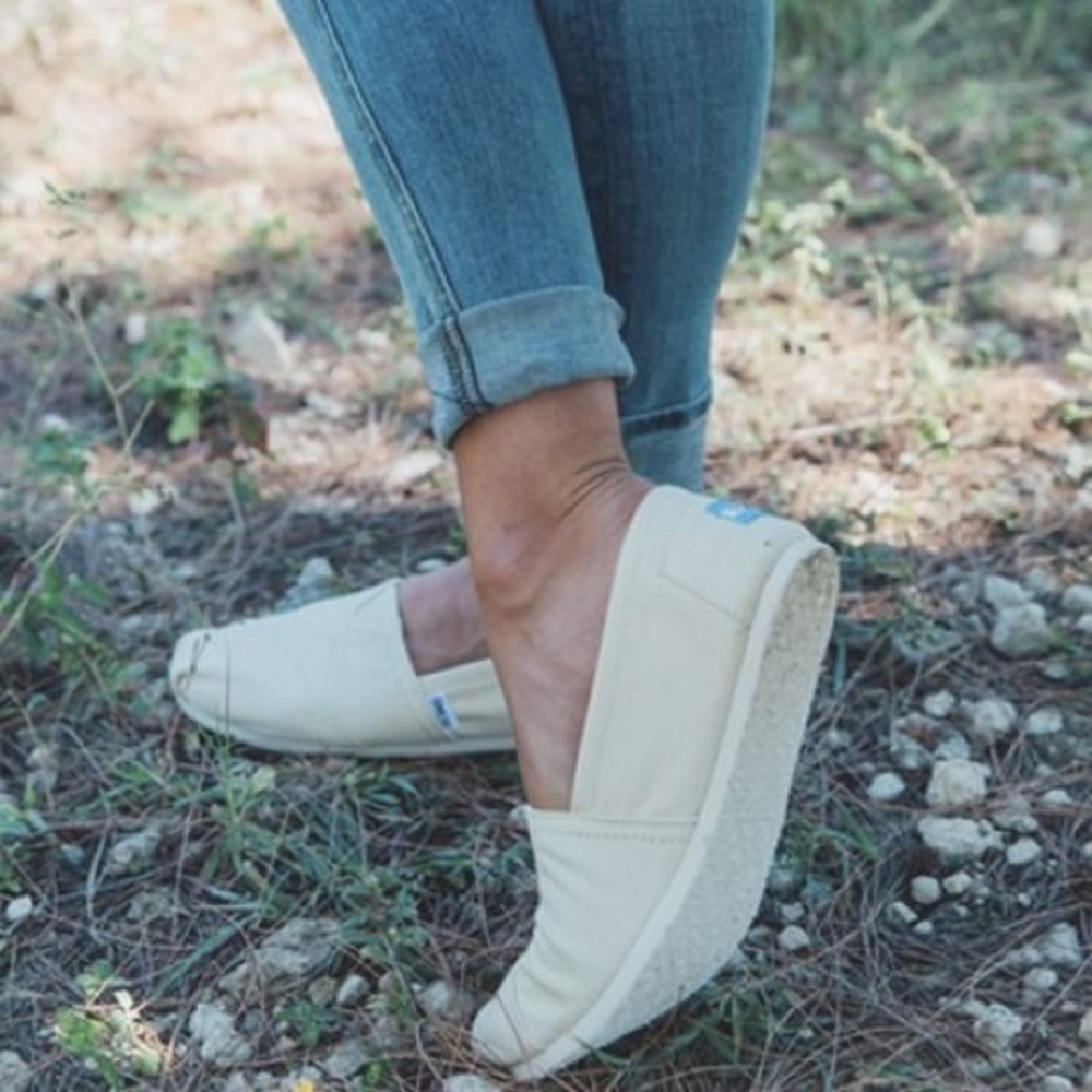 Women’s Natural Tan TOMS Classics